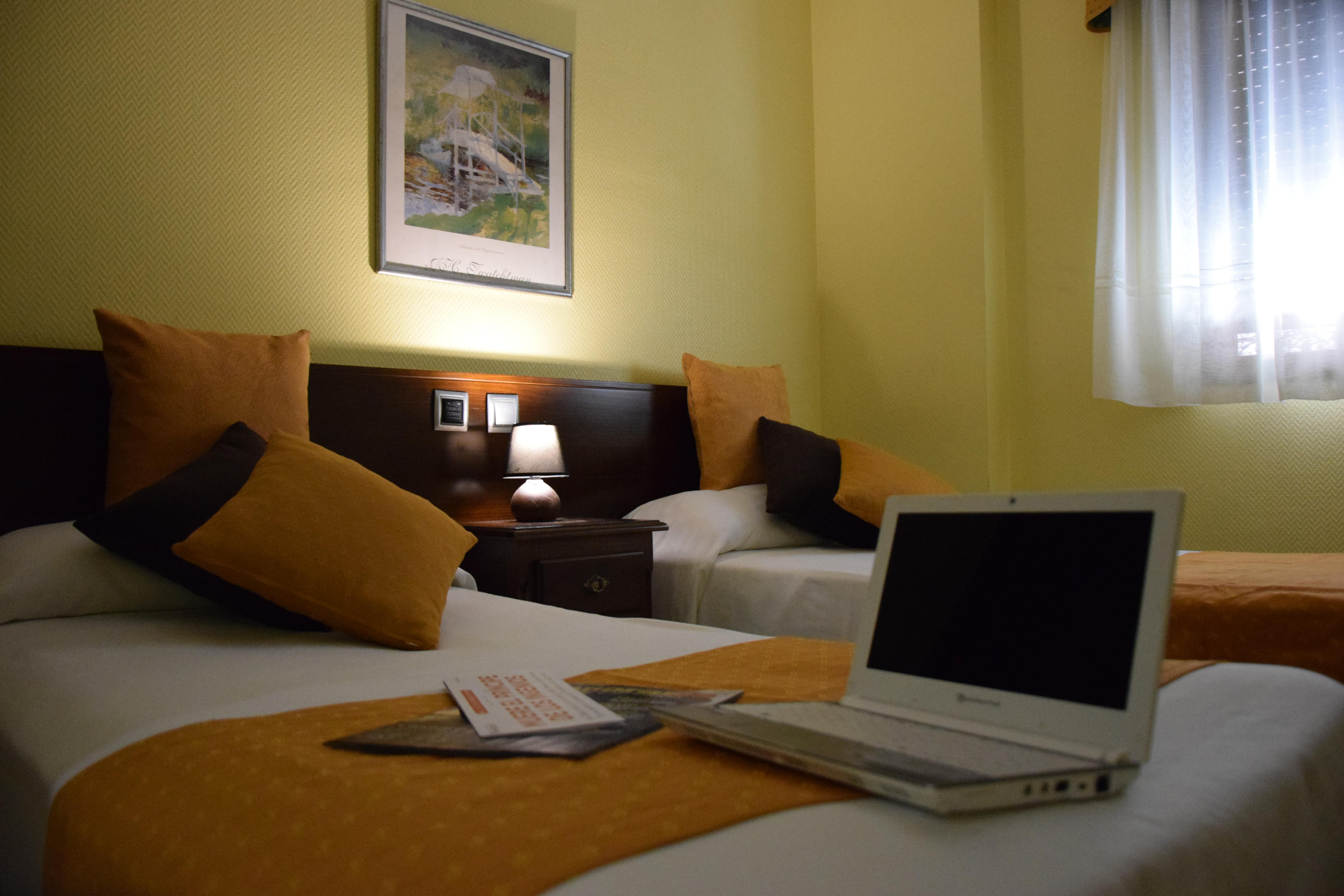 Hotel Complutense Alcala de Henares Exterior photo