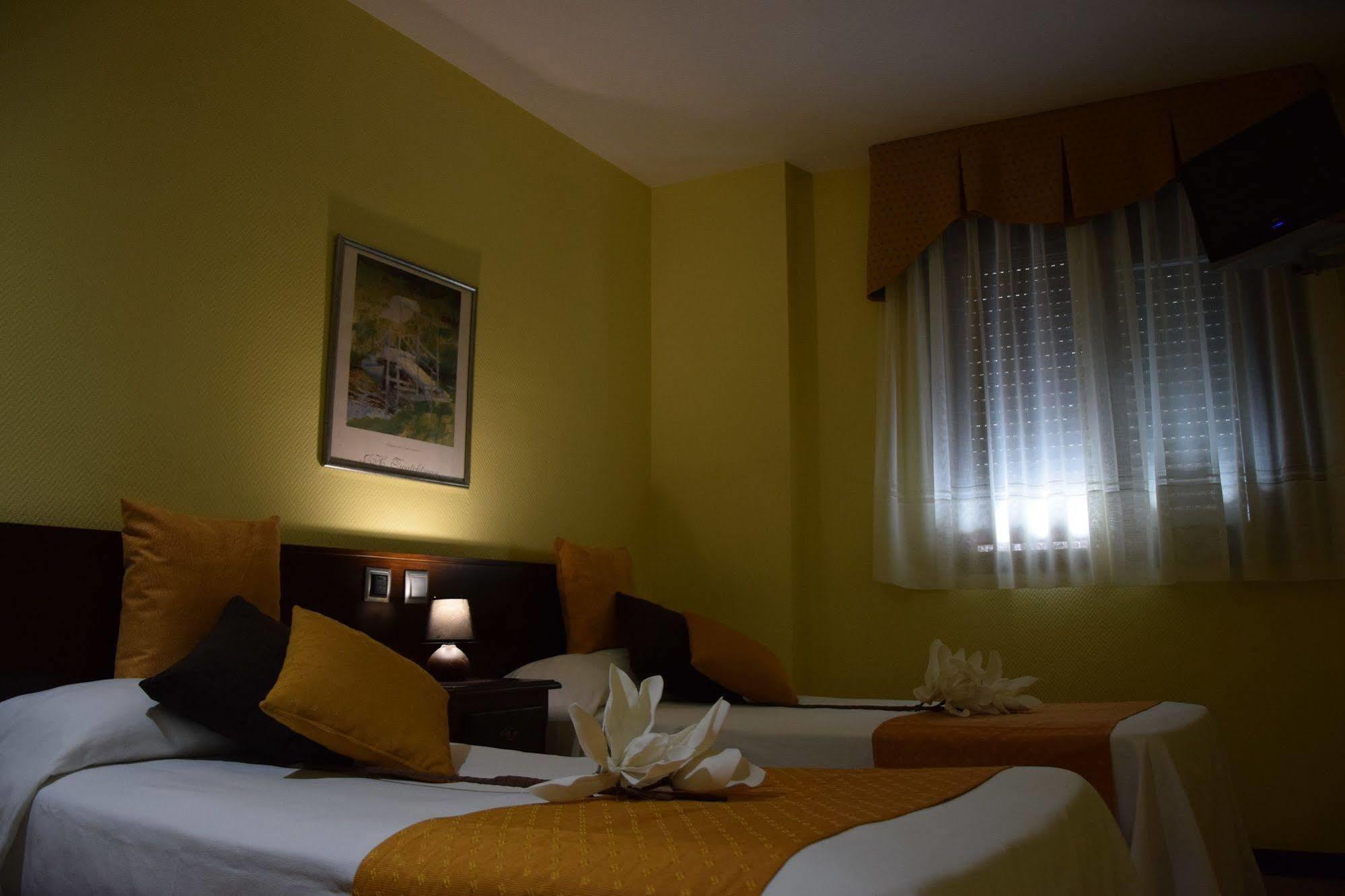 Hotel Complutense Alcala de Henares Exterior photo